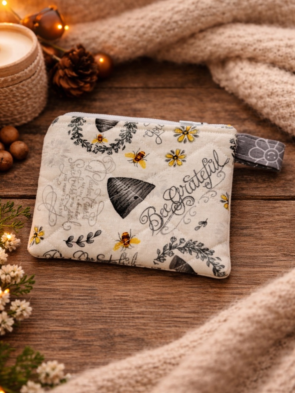 Cozy Bee Print Quilted Keychain Wallet